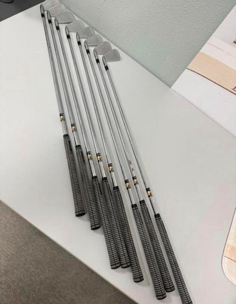 Ensemble golf MacGregor VIP Tourney V-Foil 3-9 clubs Pirons, Sports & Fitness, Golf, Comme neuf, Set, Enlèvement ou Envoi