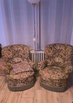 Deux petits fauteuils en tissu fleuris
