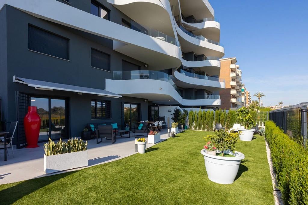 Luxueus gelijkvloers appartement/Punta Prima, Torrevieja, Immo, Buitenland, Spanje, Punta Prima, Torrevieja, 84 m², 2 kamers