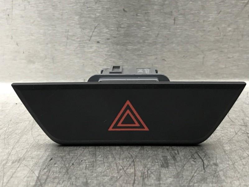 COMMUTATEUR DE FEUX DE DETRESSE Toyota iQ (|R15B060|), Autos : Pièces & Accessoires, Tableau de bord & Interrupteurs, Toyota, Utilisé