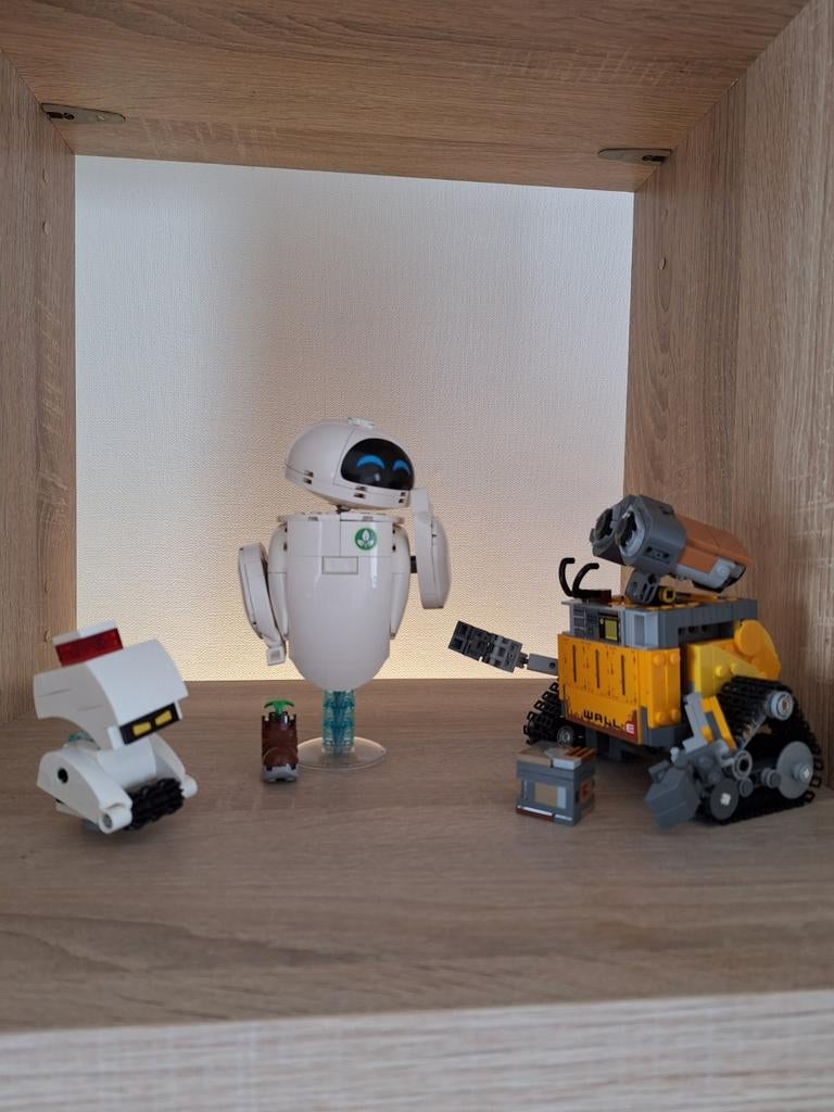 Wall-E, Eve en Mo, Ophalen