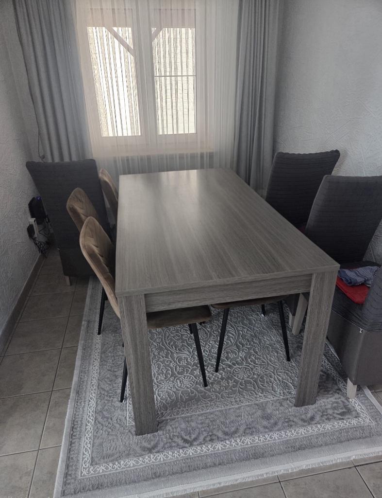 Moet dringend weg eettafel!!, Huis en Inrichting, Tafels | Eettafels, Ophalen, Overige materialen, Gebruikt, 200 cm of meer