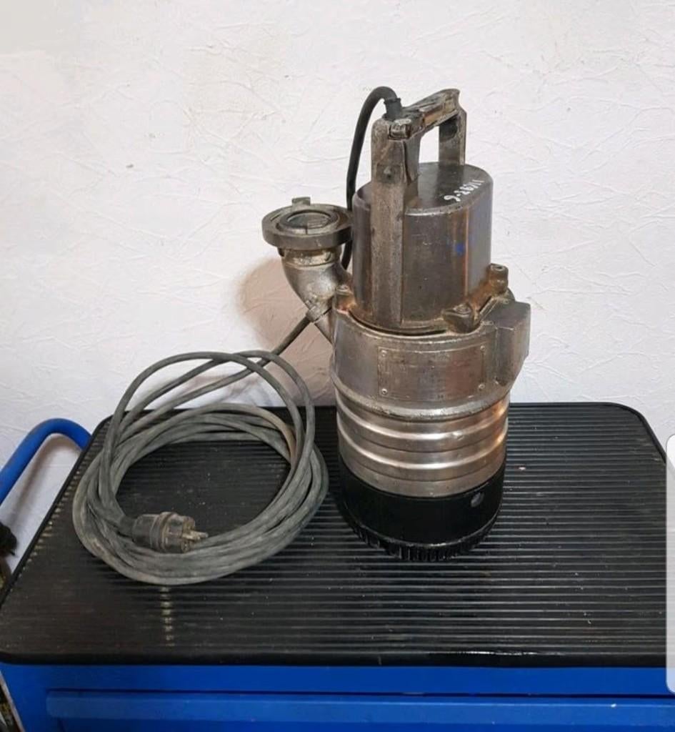 Wateroverlast? Maak kennis met Roger – jouw redder in nood!, Ophalen, Zo goed als nieuw, Elektrisch, Dompelpomp