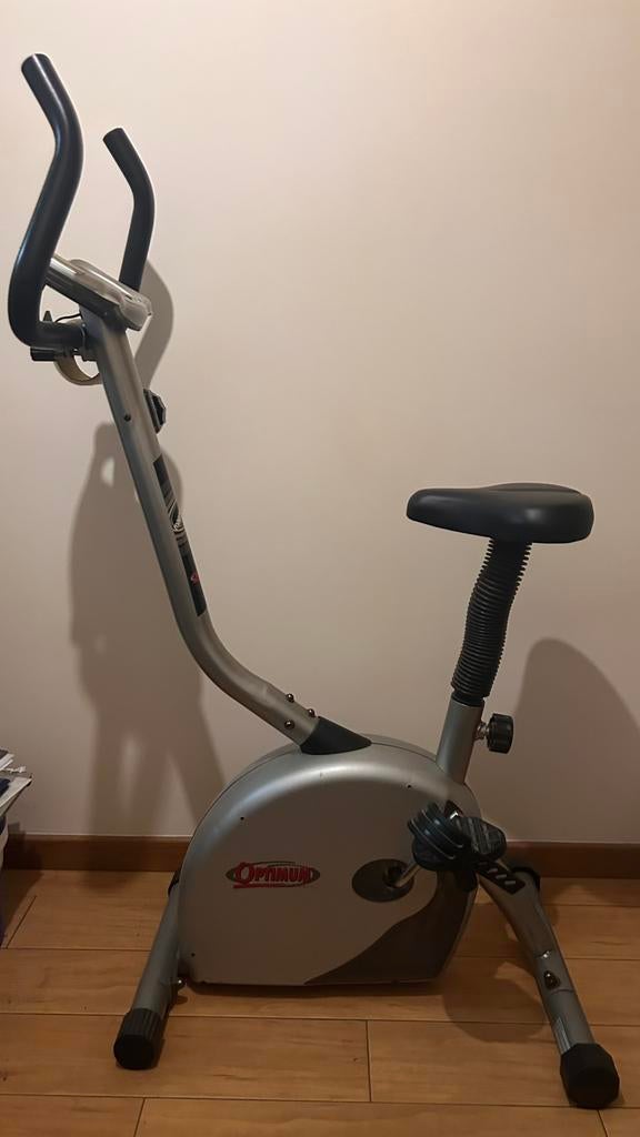 Velo d’appartement, Dos, Enlèvement, Utilisé, Vélo d'appartement