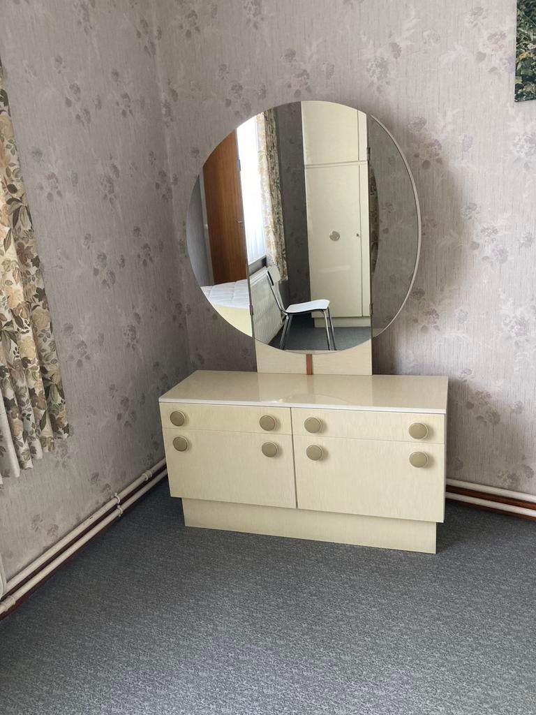 Kaptafel met spiegel, Ophalen, Gebruikt