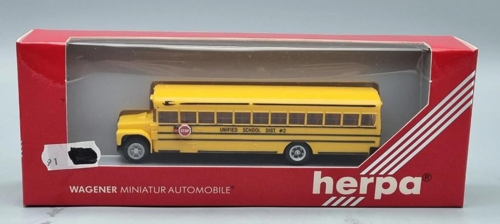 1:87 Herpa 876000 International Blue Bird schoolbus, Ophalen of Verzenden, Zo goed als nieuw, Bus of Vrachtwagen, Herpa