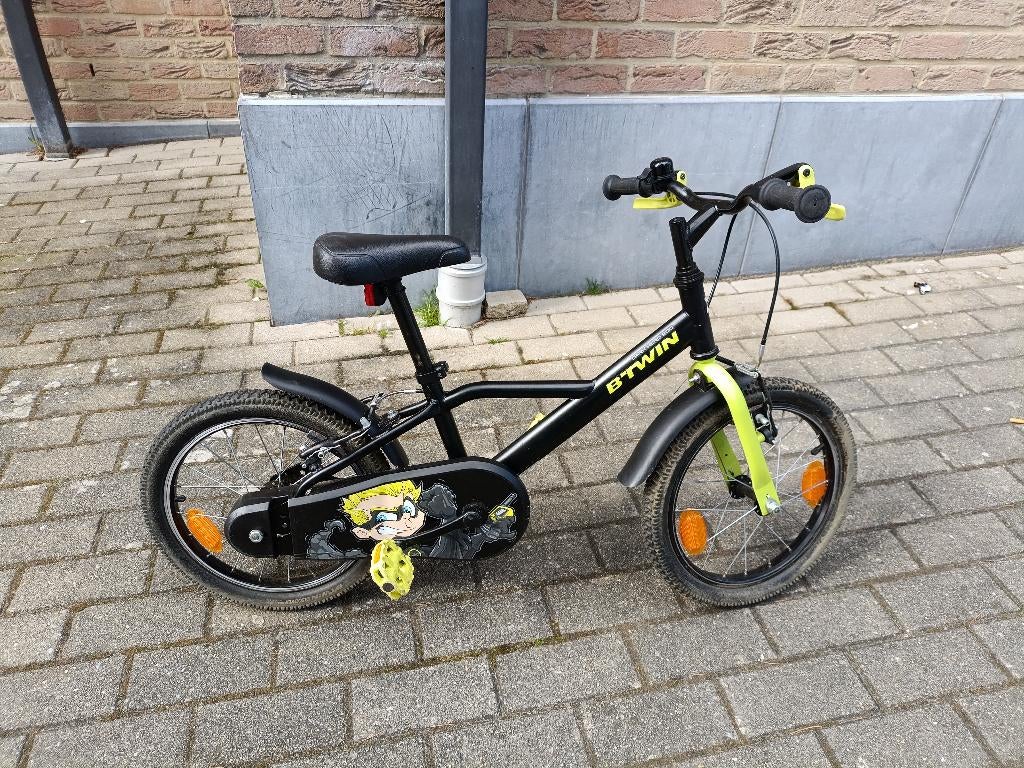 Vélo B-Twin DARK HERO 16" 4 à 6/7 ans (d'occasion), Vélos & Vélomoteurs, Enlèvement ou Envoi, Betwin, Utilisé, Frein à main