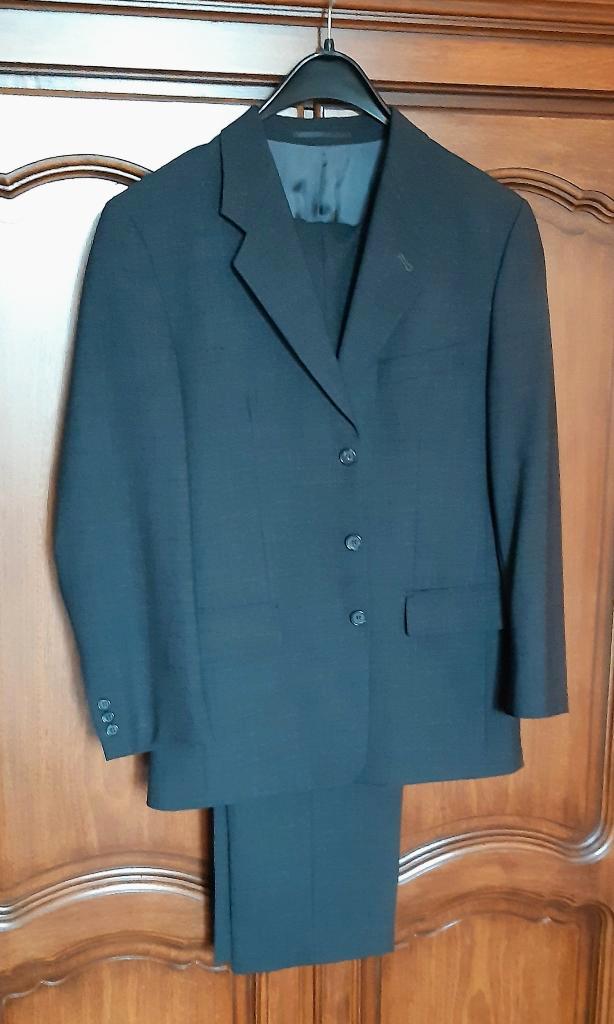 Costume classique pour homme taille 40, Vêtements | Hommes, Costumes & Vestes, Porté, Taille 46 (S) ou plus petite, Gris, Enlèvement