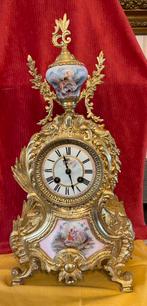 Mantelklok uit verguld brons en porselein, ca 1890, Enlèvement