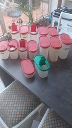 Voorraad dozen tupperware, Ophalen