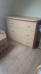 L'armoire et la commode peuvent être récupérées gratuitement, Enlèvement