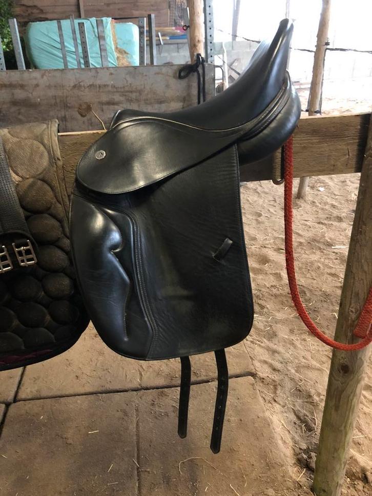 Butterfly zadel 17inch, Animaux & Accessoires, Chevaux & Poneys | Selles, Comme neuf, Dressage, Enlèvement
