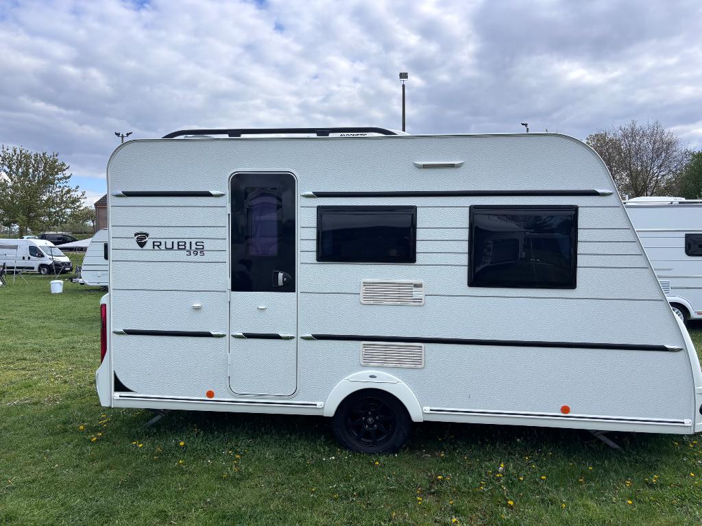 Caravane Rubis 395 super état, Caravanes & Camping, Caravanes, Jusqu'à 4, Jusqu'à 4 m, 750 - 1000 kg, Particulier