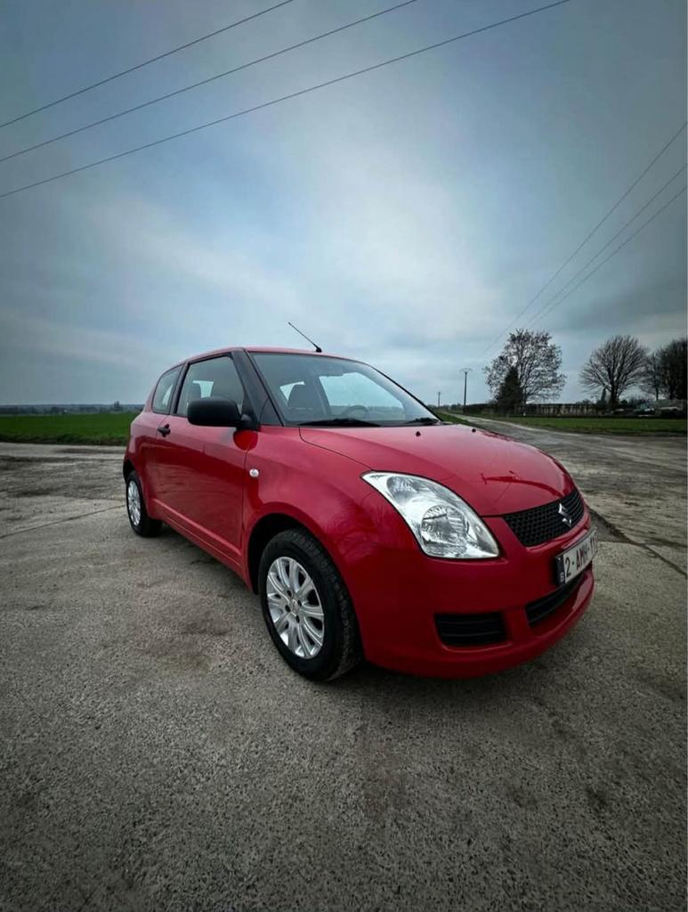 Suzuki Swift, Auto's, Suzuki, Particulier, Swift, Isofix, Benzine, Euro 5, Berline, 3 deurs, Handgeschakeld, Rood, Zwart, Velours