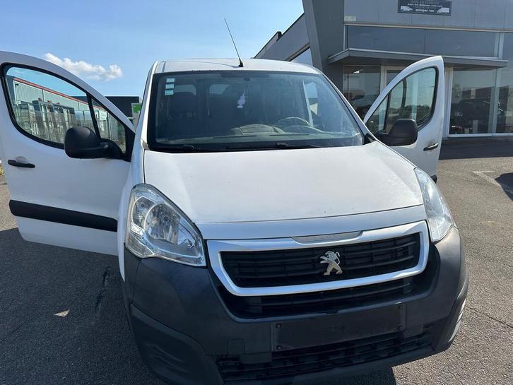 Peugeot partner 1.6HDI 25/09/2015 airco, Autos, Camionnettes & Utilitaires, Entreprise, ABS, Airbags, Air conditionné, Vitres électriques