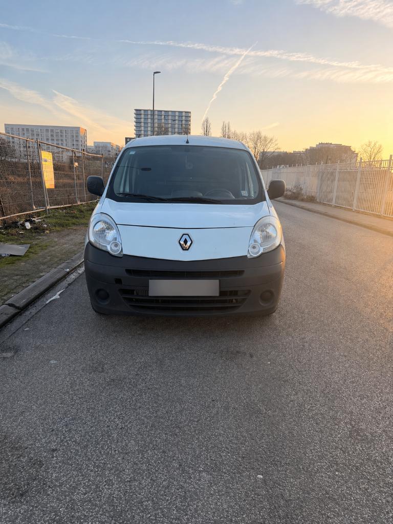 Renault Kangoo 1.5 dCi — 232.000 km — Diesel — 2600€, Auto's, Renault, Particulier, Airbags, Diesel, Euro 5, 4 deurs, Handgeschakeld