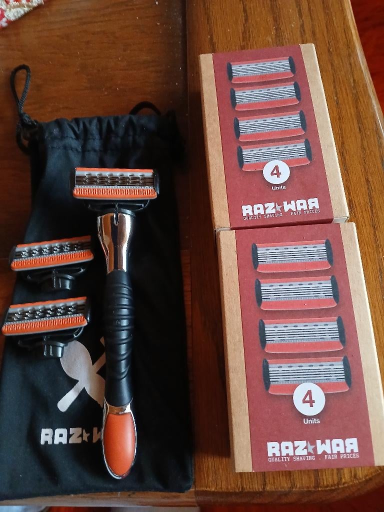 Rasoir "Raz War" neuf et 10 recharges de 5 lames neuves., Enlèvement ou Envoi, Neuf