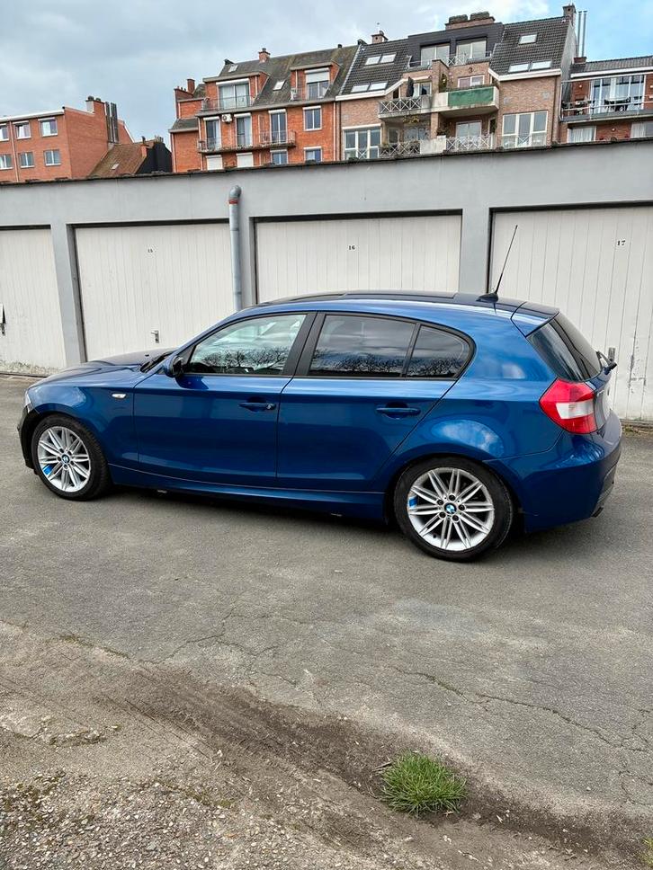 BMW 120 Benzine M-pakket, Auto's, BMW, Particulier, 1 Reeks, Benzine, Euro 4, Berline, 5 deurs, Handgeschakeld, Blauw, Zwart, Ophalen