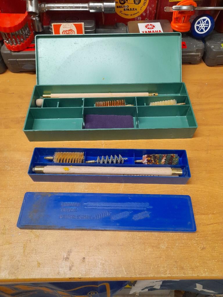 lot 2 anciennes boites nettoyage armes fusils, Envoi