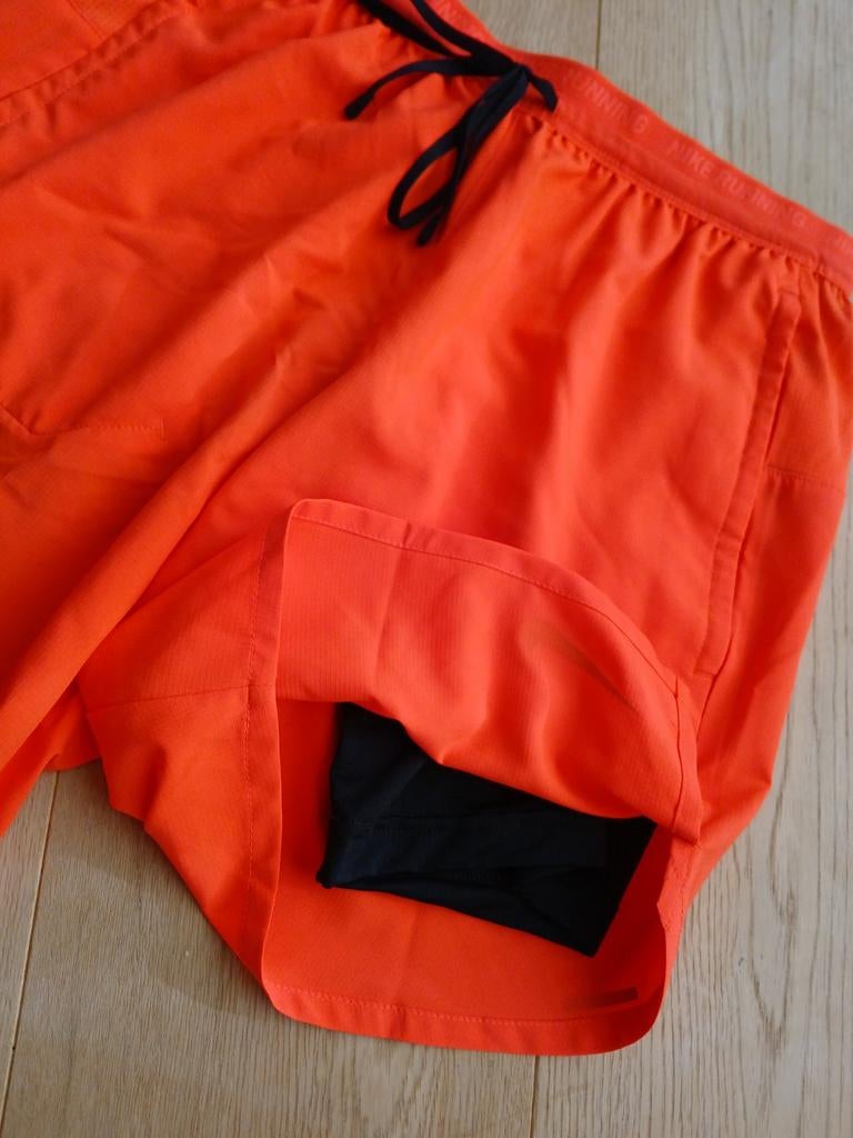 NIeuw. short met labels - NIKE - maat M *GERESERVEERD, Kleding | Heren, Sportkleding, Nieuw, Maat 48/50 (M), Zwart, Verzenden