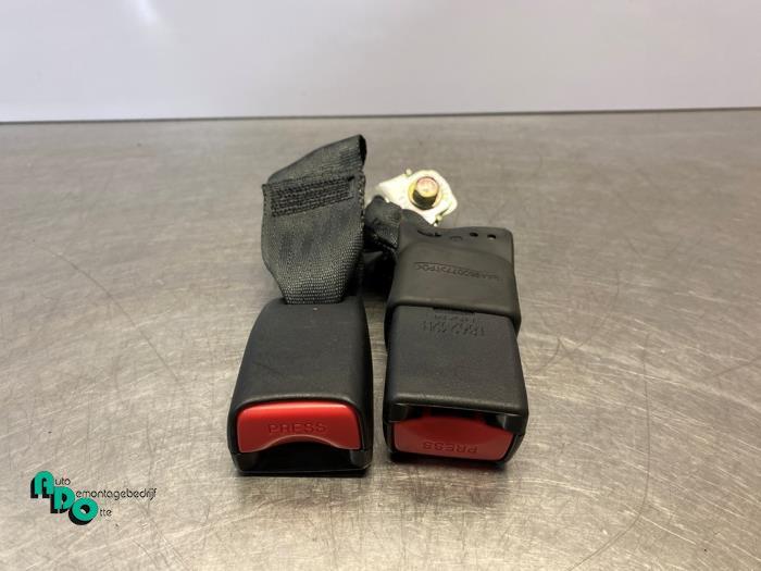 Insertion ceinture de sécurité arrière droite d'un Mazda, -, 3 mois de garantie, Mazda, Utilisé