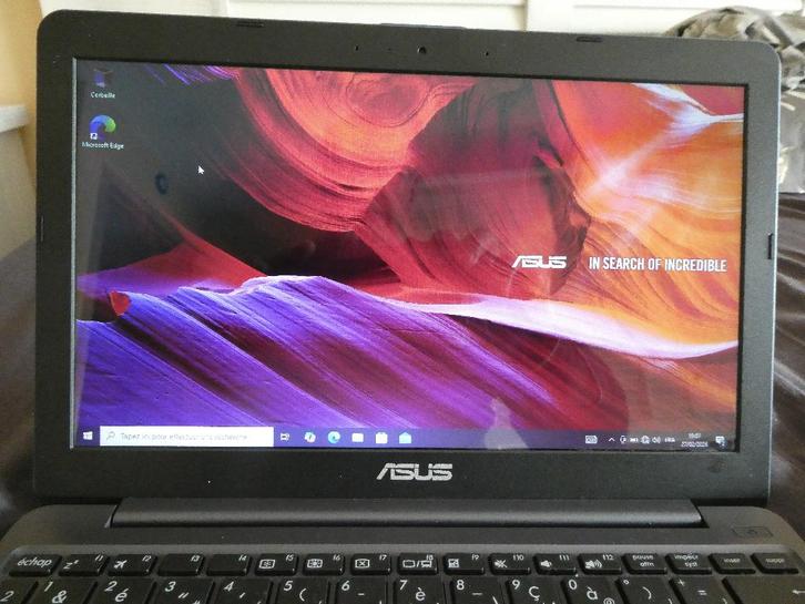 PC portable Asus ( Laptop ), Computers en Software, Windows Laptops, Zo goed als nieuw, 12 inch, SSD, 2 tot 3 Ghz, Minder dan 4 GB