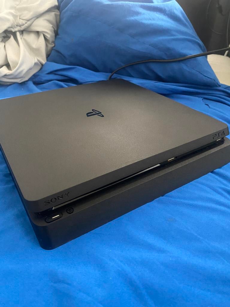 PS4 Slim 1 To + 1 manette + GTA V – super état,, Consoles de jeu & Jeux vidéo, Avec 1 manette, Comme neuf, Enlèvement, Avec jeux