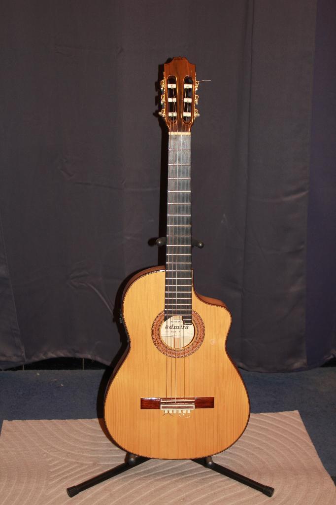 Klassieke akoestische gitaar ADMIRA EVA - E, Muziek en Instrumenten, Snaarinstrumenten | Gitaren | Akoestisch, Zo goed als nieuw