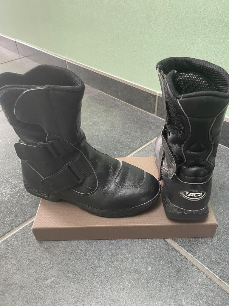 Botte SIDI femme, Enlèvement, Bottes