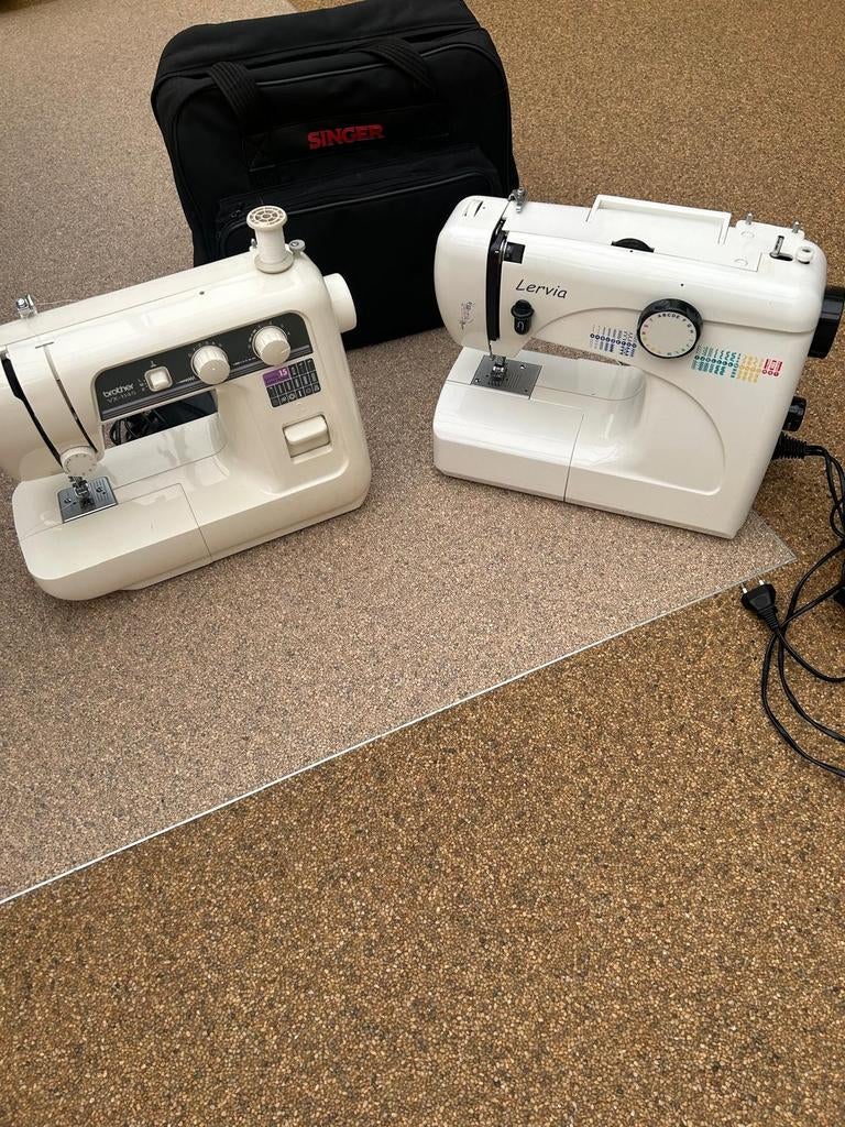 Naaimachines 2 stuk werkend., Ophalen