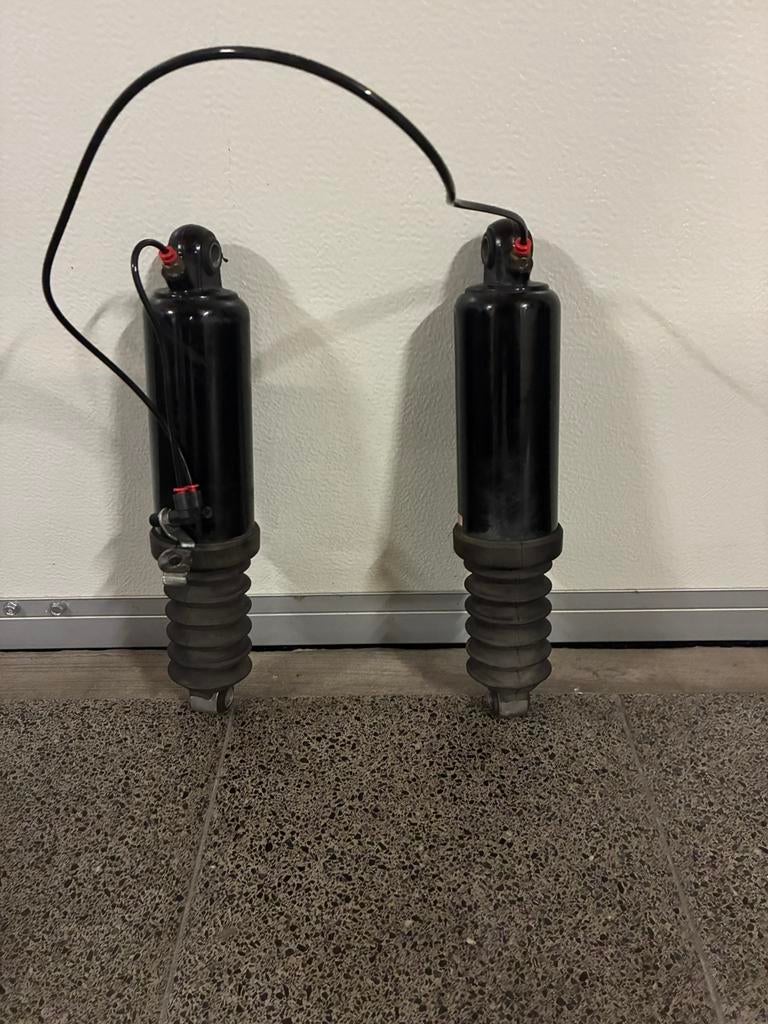 Luchtvering Harley davidson, Motoren, Ophalen