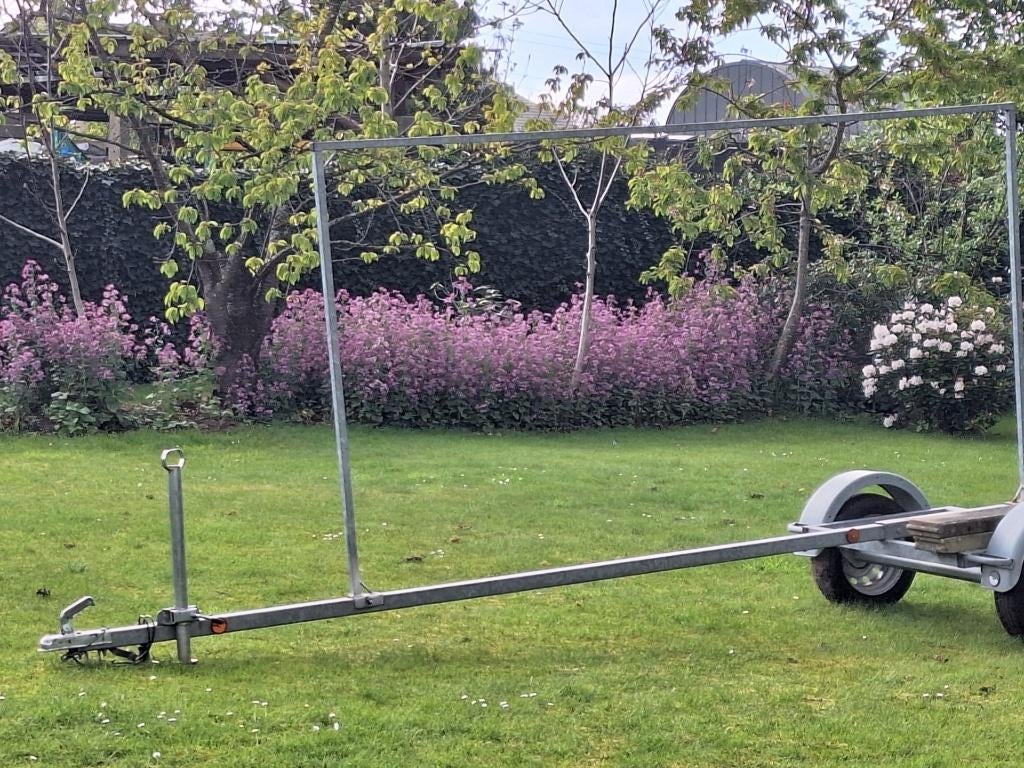 Reclame aanhangwagen, Ophalen, Zo goed als nieuw