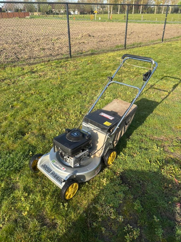 John deere zelftrekker, Tuin en Terras, Grasmaaiers, Ophalen, Zo goed als nieuw