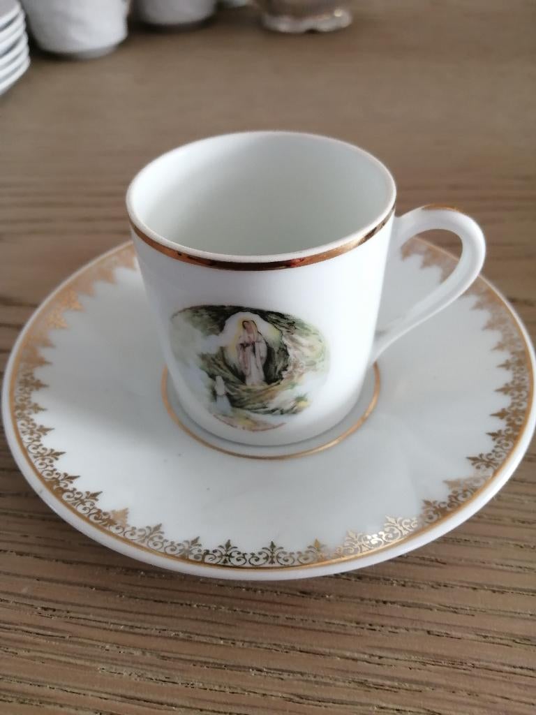 'NIEUW" LIMOGES" fijn porcelein tasje + onderbordje' LOURDES, Ophalen of Verzenden