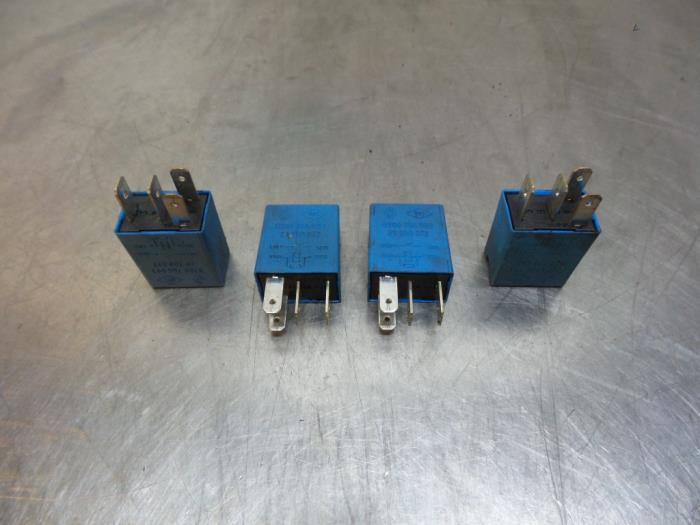 Relais van een Renault Clio (Clio 4 12-), Auto-onderdelen, Elektronica en Kabels, Renault, Gebruikt, 3 maanden garantie, Ophalen of Verzenden