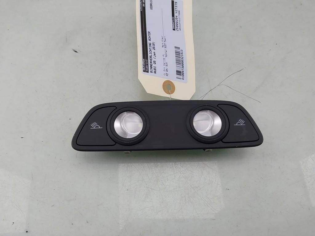 PLAFONNIER ARRIÈRE Audi Q5 (FYB / FYG) (01-2016/11-2020), Auto-Union-Straße  1,
85057  Ingolstadt, DE, Info@audi.de, Audi, Utilisé