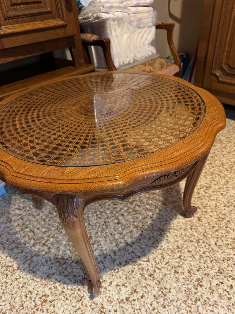 2 oude zeteltjes  en een antiek tafeltje, Ophalen