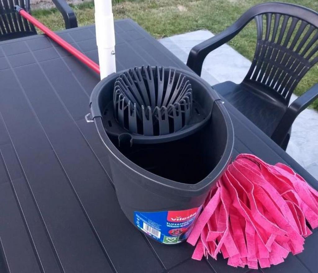 Vileda wring and go utilisé 1 fois

Disponible à 1080 Bruxel, Maison & Meubles, Enlèvement