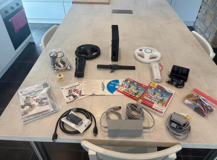 Wii Noire + 2 Manettes Motion Plus + 5 Jeux + Volants, Games en Spelcomputers, Spelcomputers | Nintendo Consoles | Accessoires