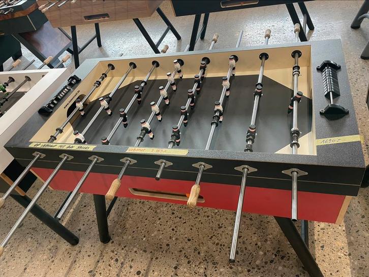 Tafelvoetbal / voetbaltafel / Tom en Rudi Metal Rood, Kinderen en Baby's, Speelgoed | Voetbaltafels, Zo goed als nieuw, Ophalen of Verzenden