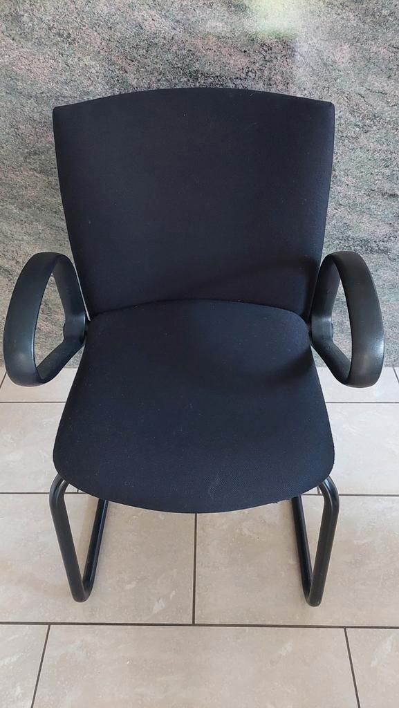 4 zwarte vergaderstoelen - merk Comforto, Huis en Inrichting, Bureaustoelen, Zo goed als nieuw, Bureaustoel, Zwart, Ergonomisch