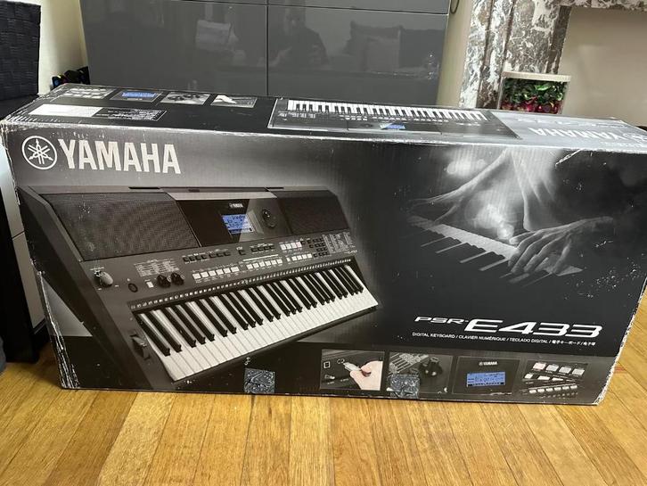 Piano keyboard Yamaha - PSRE433, Muziek en Instrumenten, Keyboards, Zo goed als nieuw, 61 toetsen, Yamaha, Ophalen