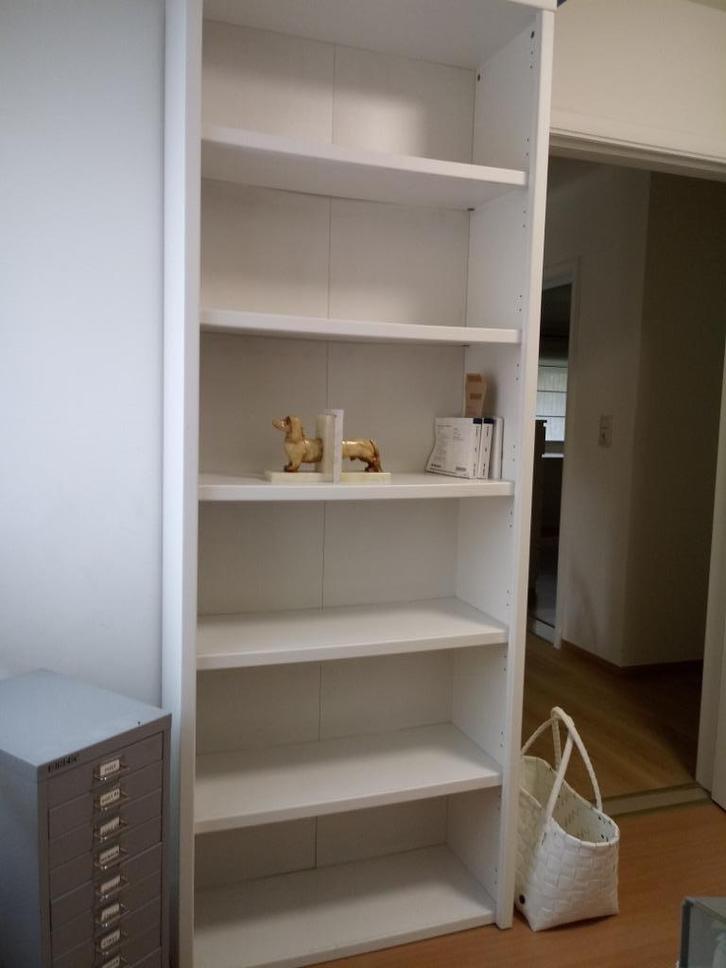 boekenkast 15 euro stuk, Huis en Inrichting, Kasten | Boekenkasten, Gebruikt, Met plank(en), Kunststof, Ophalen