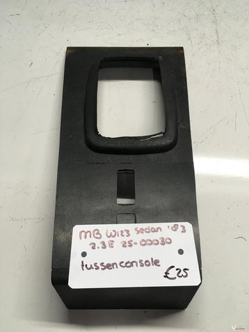 Mercedes W123 Sedan 2.3 1983 Wagennr 2500030    Paneel thv s beschikbaar voor biedingen