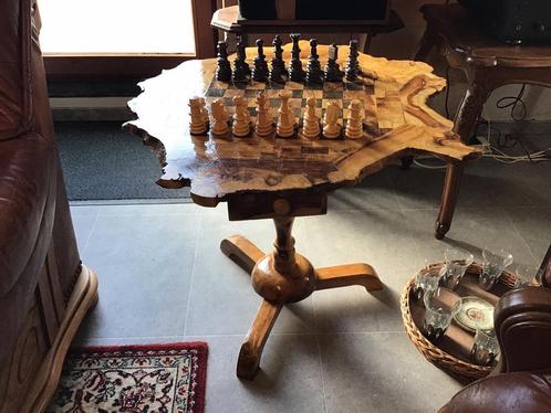 Prachtige schaaktafel in massief olijfboomhout, Hobby en Vrije tijd, Gezelschapsspellen | Bordspellen, Ophalen of Verzenden