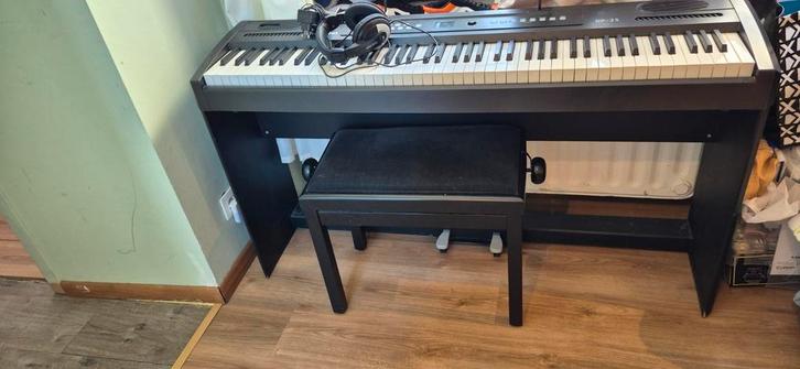Piano avec son tabouret + son casque en superbe bon état., Muziek en Instrumenten, Synthesizers, Zo goed als nieuw, Ophalen