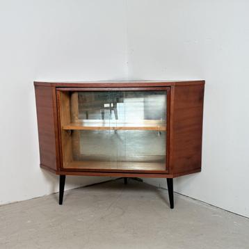 Vintage hoekkast met draaiende bar beschikbaar voor biedingen