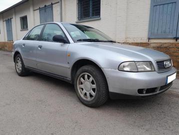 Audi A4 à vendre, Autos, Argent ou Gris, Achat, 4 portes, Attache-remorque