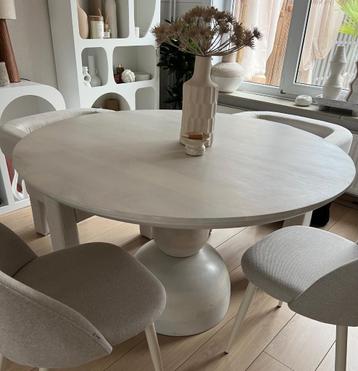 Ronde tafel van exotisch hout  beschikbaar voor biedingen