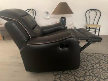 Echt lederen relaxfauteuil beschikbaar voor biedingen